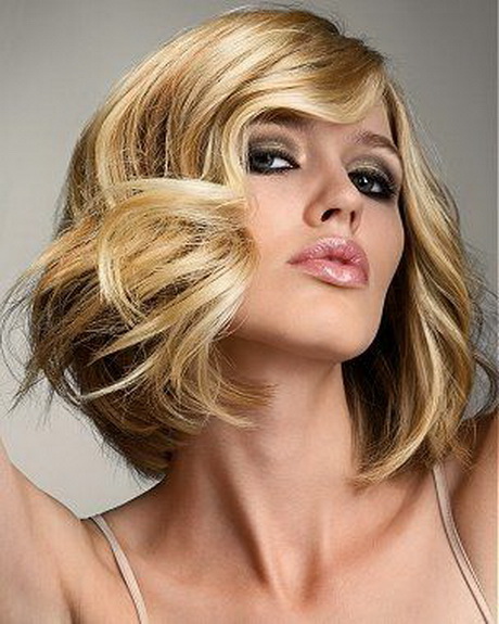 Acconciatura capelli caschetto