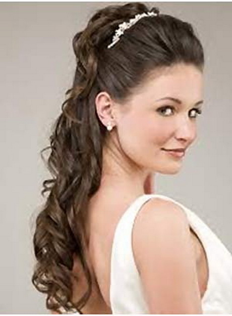 Acconciatura da sposa semiraccolto Acconciatura da sposa semiraccolto
