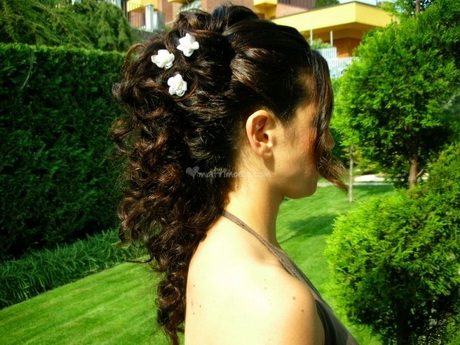 Acconciatura sposa capelli lunghi semi raccolti