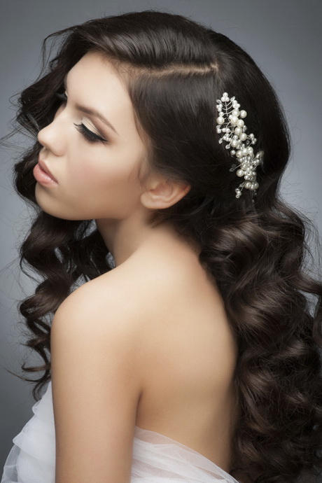 Acconciatura sposa capelli lunghi