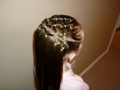 Le acconciature per capelli lunghi perfette per questo periodo Acconciature bambina comunione