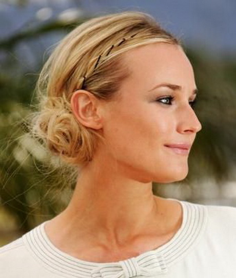 Acconciature capelli medi raccolti