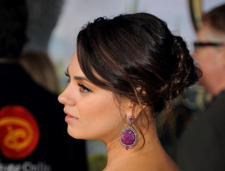 Acconciature capelli medi raccolti