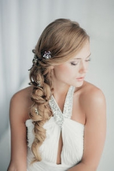 Pin Acconciatura Semiraccolta Con Strass on Pinterest