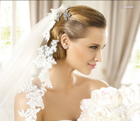 Acconciature sposa capelli lunghi con velo