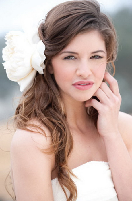 Acconciature sposa capelli semiraccolti