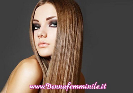 Capelli biondi con meches nere