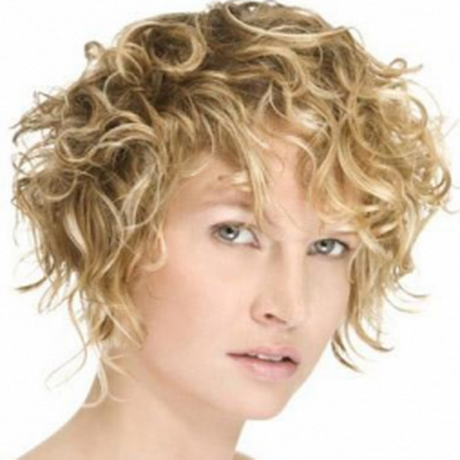 Capelli corti ricci femminili