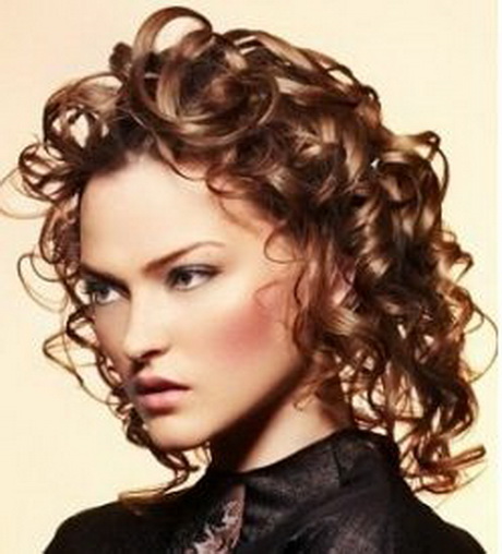 Capelli ricci alla moda