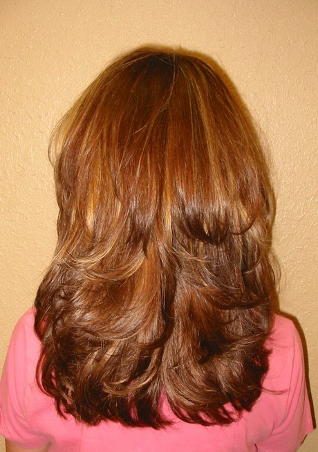 Capelli ricci, moda e tendenze del 2020 Capelli scalati dietro