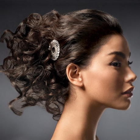 Pettinature sposa capelli ricci