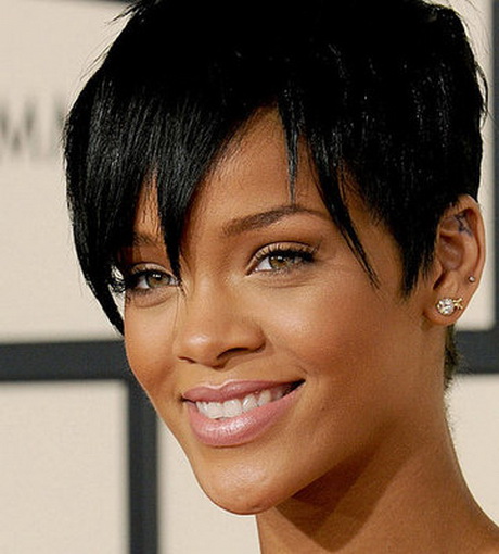 Tagli capelli corti rihanna