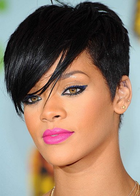 Tagli capelli corti rihanna