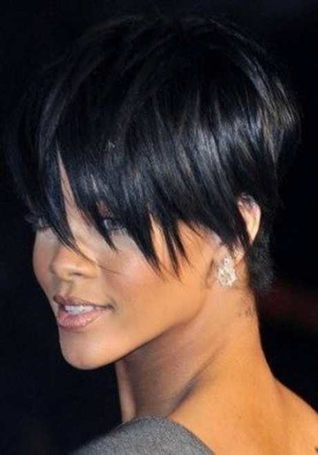 Tagli capelli corti rihanna