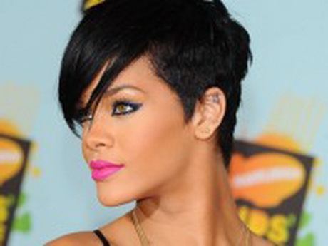 Tagli capelli corti rihanna