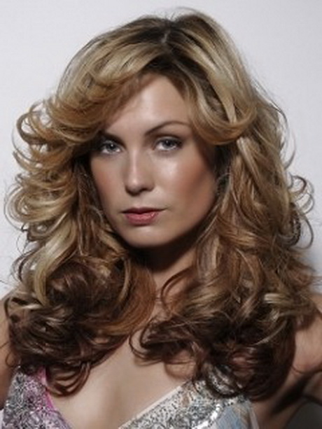 Tagli scalati per capelli ricci