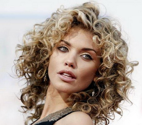 Tagli scalati per capelli ricci
