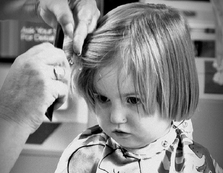 Taglio capelli bambina