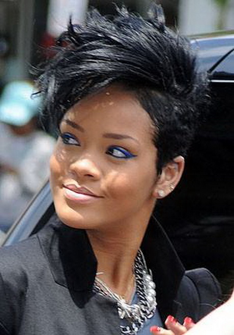 Taglio capelli rihanna