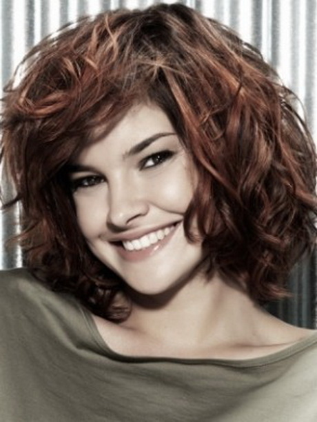 Taglio caschetto capelli ricci