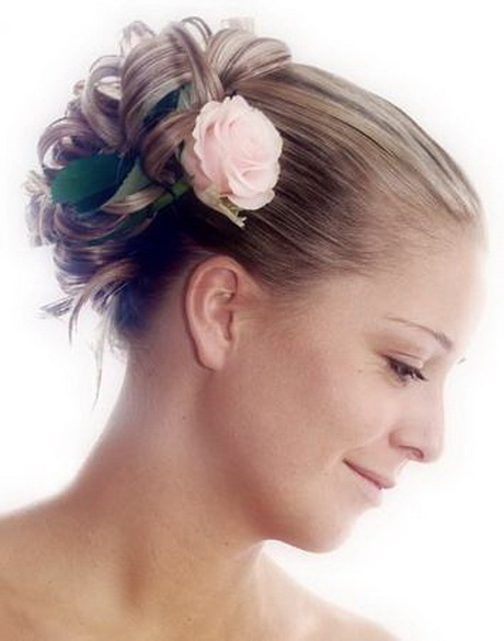 Acconciature capelli per invitata matrimonio