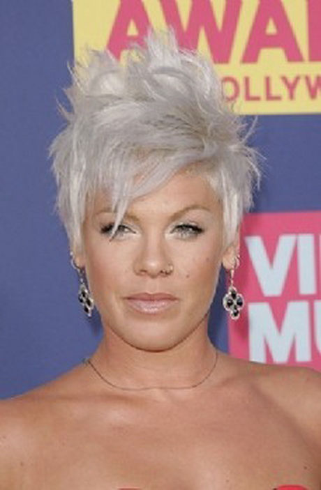 Colpi di luce viola su capelli biondi, castani e rossi Capelli decolorati bianchi