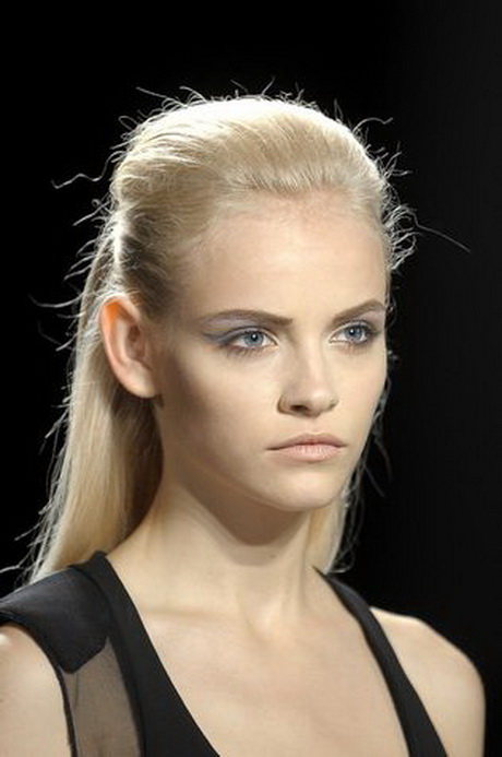 Acconciature Ciuffo Cotonato : Ciuffo Laterale: Tanti Modi Per Portarlo Con Stile