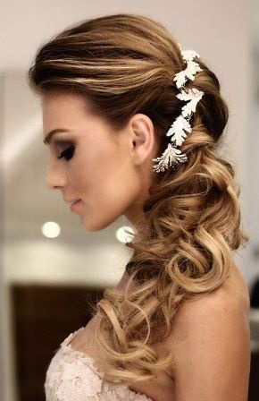 Acconciatura sposa 2018 capelli lunghi