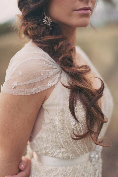 Acconciatura sposa 2018 capelli lunghi