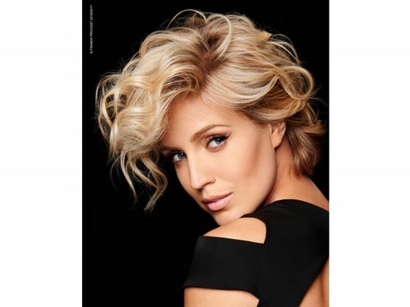 Tagli capelli ricci corti 2018