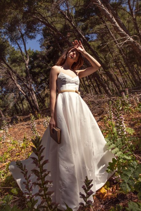 Acconciature sposa 2020 con velo