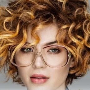 Capelli corti ricci 2017 tendenze