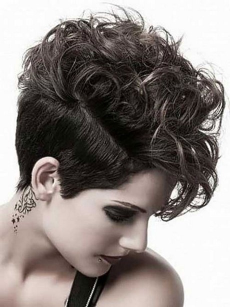 Taglio capelli corti mossi 2017 donne