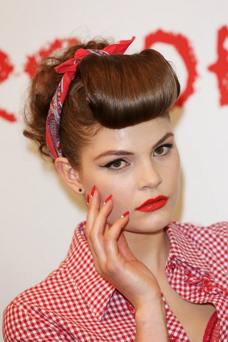 Acconciature donna anni 50