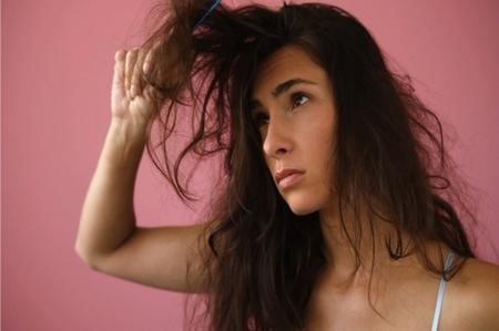 Maschera per capelli con senape e miele e olio di bardana