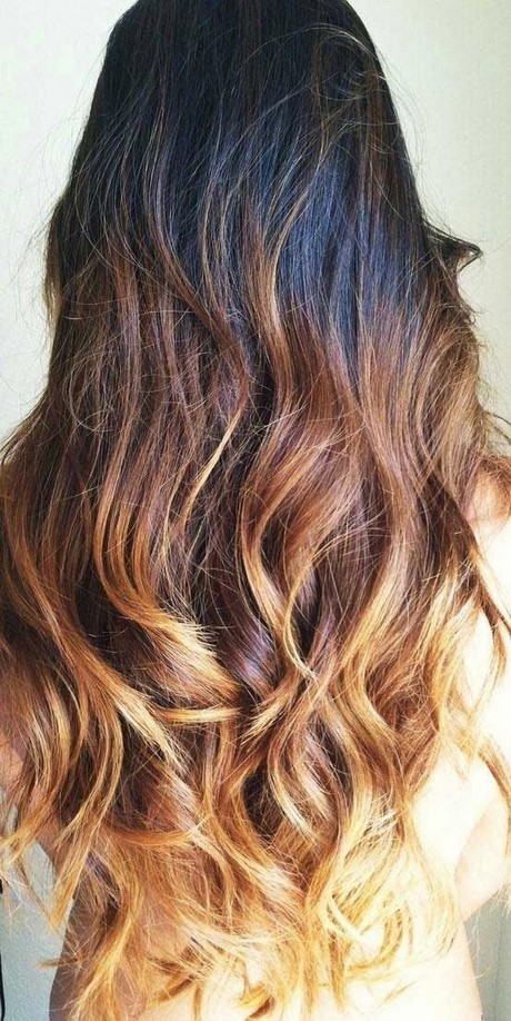 Capelli castani con shatush biondo