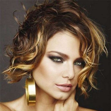 Capelli corti biondo scuro