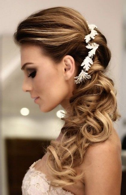 Acconciatura sposa 2019 capelli medi