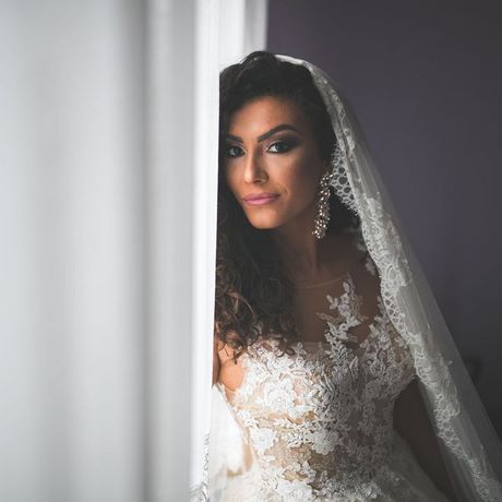 Acconciature sposa 2019 capelli ricci