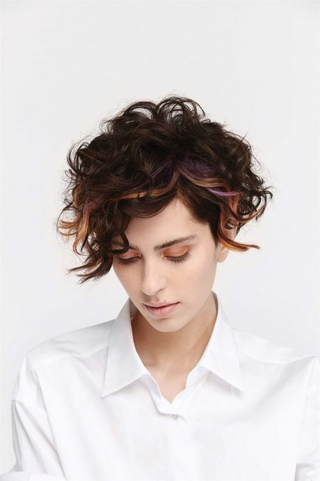 Tagli x capelli ricci corti 2019