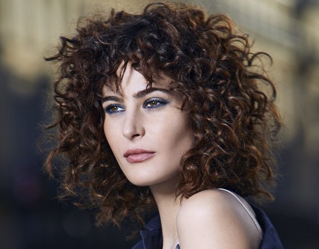 Taglio medio capelli mossi 2019