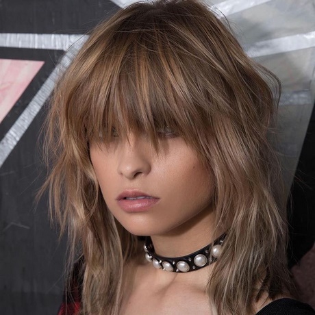 Colpi sole meches taglio acconciature lunghi tagli medi castani lunghezza stagnola destaca archzine maglione biondo capellistyle souligne ecemella alexim effetti Taglio medio scalato 2019