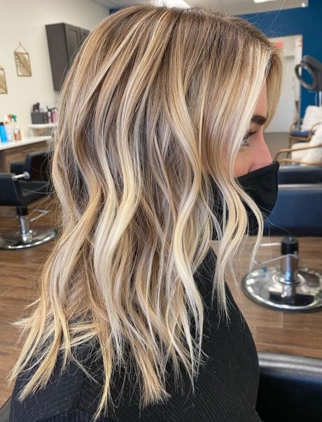 Capelli lunghi donna 2022