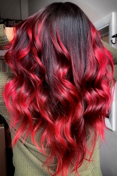 Capelli corti rossi 2023