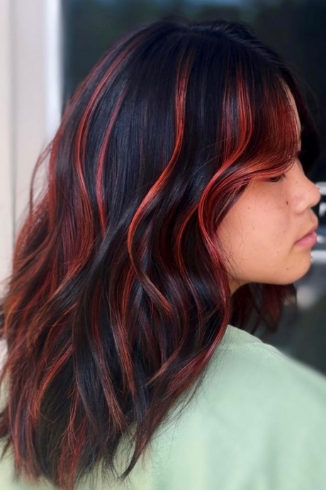 Capelli corti rossi 2023