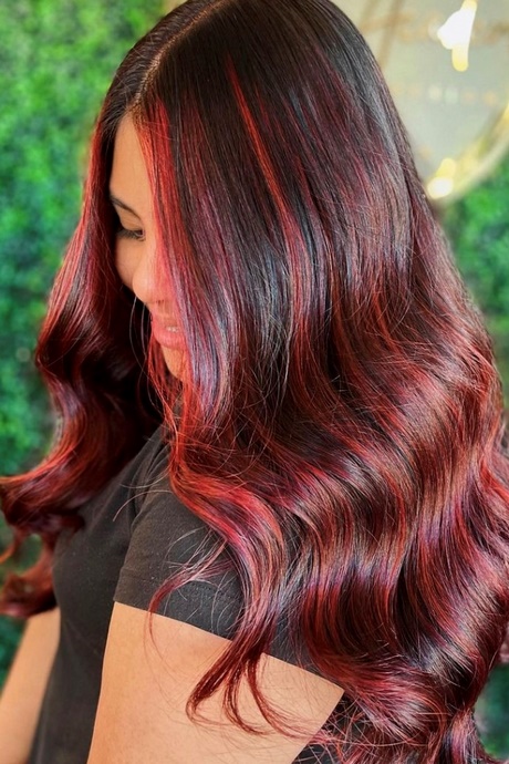 Capelli corti rossi 2023