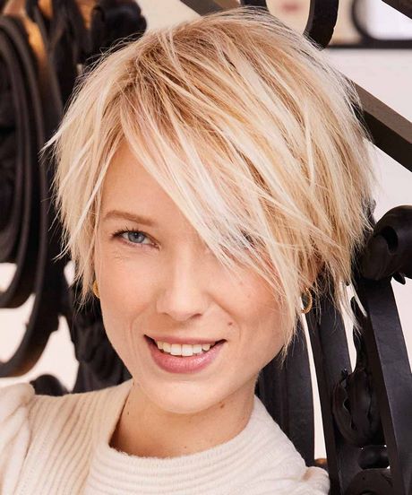 Capelli medio corti 2023 donne