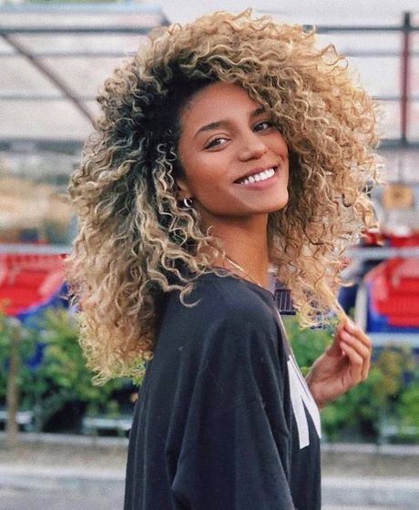 Capelli medio corti 2023 donne