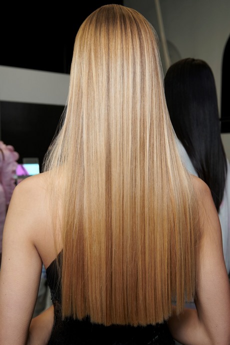 Tagli di capelli lunghi 2023 donne foto