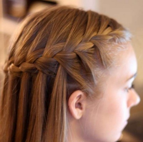 Acconciature con trecce capelli corti